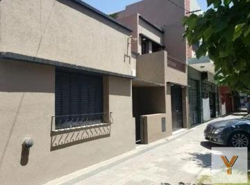 Casa · 280m² · 5 Ambientes · 2 Cocheras · Casa en Venta - 4 Dorm. 3 Baños - Cochera - 300 m² - Tolosa, La Plata