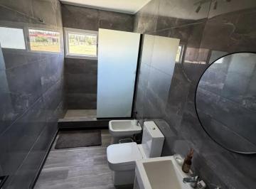 Casa · 160m² · 4 Ambientes · Casa en Venta - 3 Dorm. 4 Baños - San Vicente