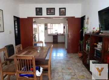Casa · 145m² · 6 Ambientes · Casa en Venta - 4 Dorm. 2 Baños - General Las Heras
