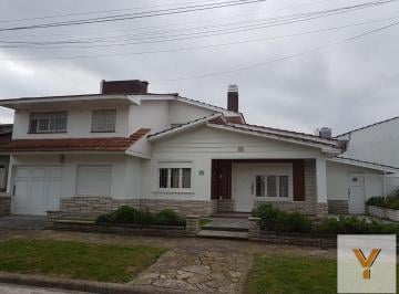 Casa · 130m² · 5 Ambientes · 2 Cocheras · Casa en Venta - 4 Dorm. 2 Baños - Mar del Plata