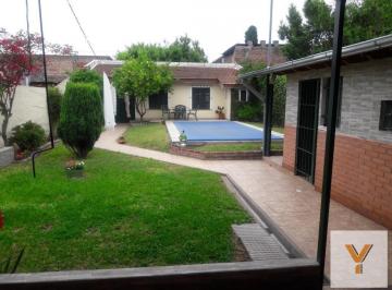 Casa · 170m² · 3 Ambientes · 1 Cochera · Casa en Venta - 2 Dorm. 2 Baños 1 Cochera - 400 m² - Hurlingham