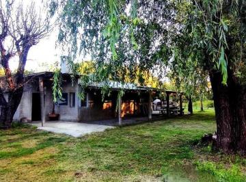 Quinta vacacional · 196m² · 4 Ambientes · Quinta en Venta - 3 Dorm. 2 Baños - Chivilcoy