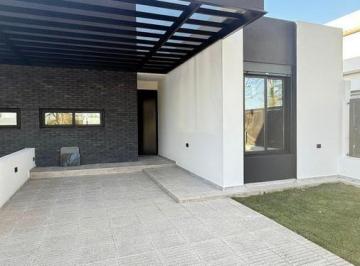 Casa · 120m² · 3 Ambientes · 1 Cochera · Dúplex Planta Baja a Estrenar en Greenville II