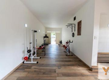 Casa · 230m² · 6 Ambientes · Casa en Venta - 3 Dorm. 3 Baños - Ensenada