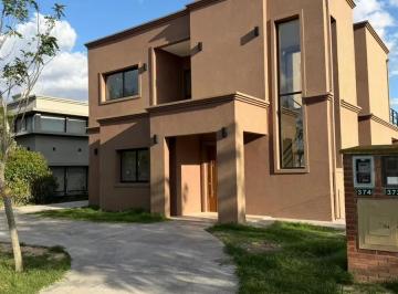 Casa · 200m² · 5 Ambientes · Casa en Venta - 4 Dorm. 5 Baños - Pilar
