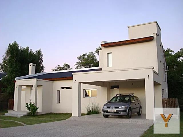 Casa · 240m² · 5 Ambientes