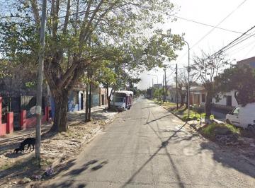 PH · 48m² · 3 Ambientes · PH a Reciclar en Venta - 2 Dorm. 1 Baño - Lanús