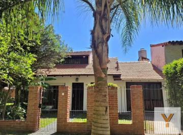 Casa · 124m² · 4 Ambientes · Casa en Venta - 3 Dorm. 2 Baños - Mar del Plata