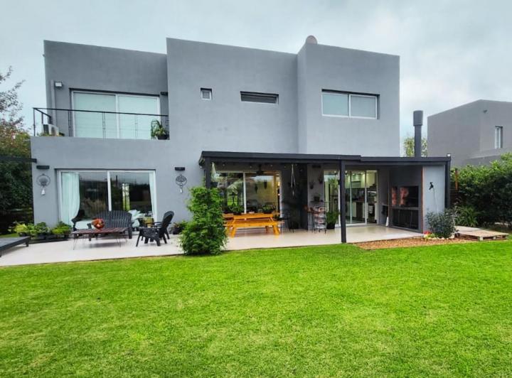 Casa · 170m² · 5 Ambientes · 1 Cochera