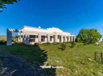 Casa · 262m² · 7 Ambientes · 2 Cocheras · Venta Casona de Campo con Pileta, San Andres