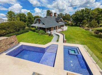 Casa · 439m² · 8 Ambientes · 2 Cocheras · Casa en Club de Campo El Paso Amueblada | Venta