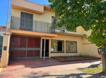 Casa · 229m² · 7 Ambientes · 4 Cocheras · Casa en Venta Centro de Luján Calle Mariano Moreno