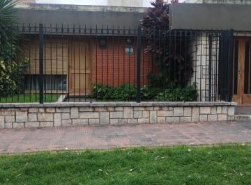 Casa · 144m² · 6 Ambientes · 1 Cochera · Casa en Patria