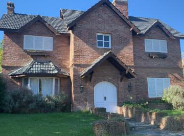 Casa · 200m² · 5 Dormitorios · Casa en Los Cardales Country Club