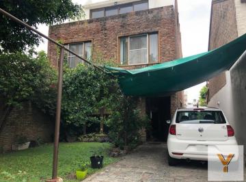 Casa · 350m² · 8 Ambientes · Casa en Venta - 5 Dorm. 4 Baños - Villa Riachuelo
