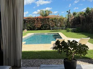 Casa · 245m² · 4 Dormitorios · 2 Cocheras · Moderna Casa en Venta en Santa Maria de Los Olivos