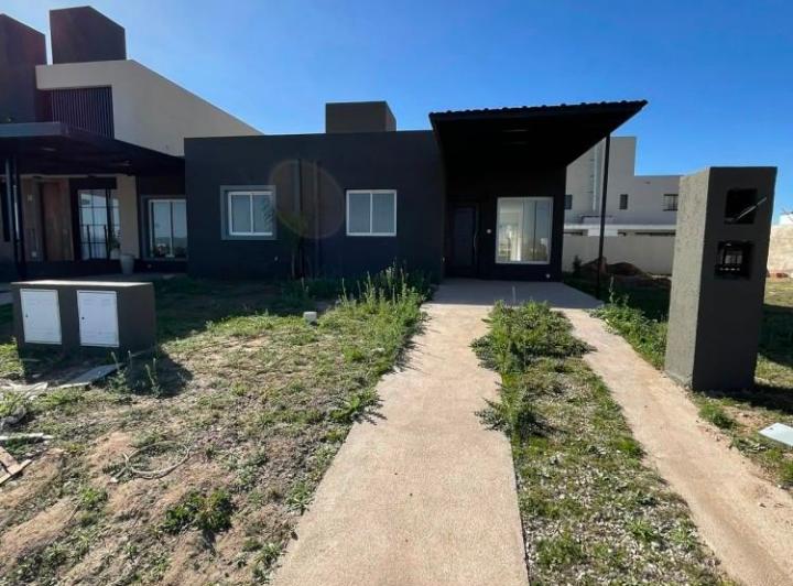 Casa · 73m² · 3 Ambientes · 1 Cochera