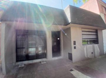 Casa · 200m² · 6 Ambientes · 1 Cochera · Casa de 2 Dorm. en Alquiler en Alberdi