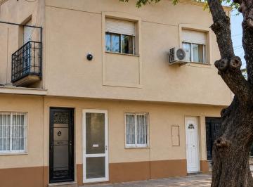 Casa · 57m² · 3 Ambientes · Casa Tipo PH en Planta Alta Zona Carapachay