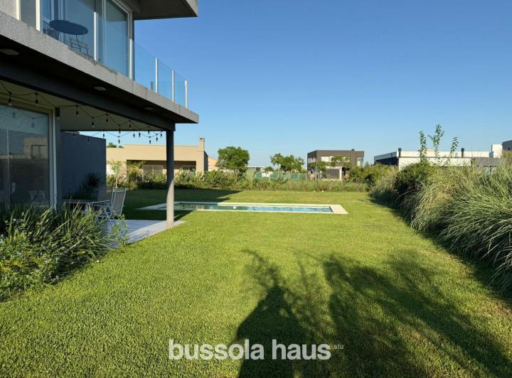 Casa · 183m² · 6 Ambientes · 2 Cocheras
