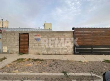 Casa · 120m² · 3 Ambientes · 1 Cochera · Casa Dos Dorm. - Standard Norte