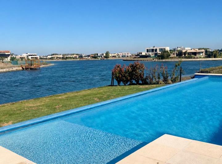 Casa · 265m² · 6 Ambientes · 2 Cocheras