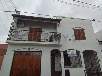 Casa · 243m² · 6 Ambientes · 1 Cochera · Casa en Venta