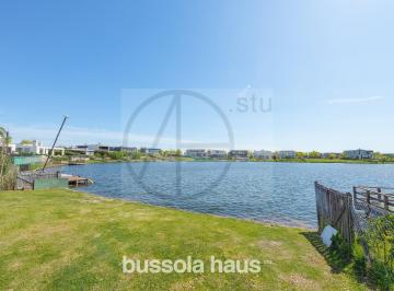 Casa · 361m² · 6 Ambientes · 2 Cocheras · Casa en Venta de 7 Ambientes en Barrio Marinas Puertos Escobar