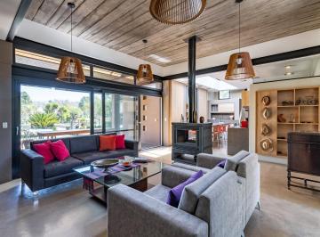 Casa · 137m² · 5 Ambientes · 4 Cocheras · Casa en Venta 5 Ambientes Amoblada con Pileta y Acceso Al Lago | Posadas de Los Lagos