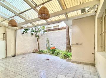 PH · 80m² · 4 Ambientes · Venta PH a La Calle con Patio Sin Expensas Olivos