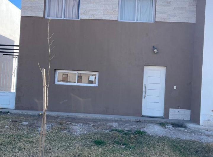Casa · 75m² · 5 Ambientes · 1 Cochera