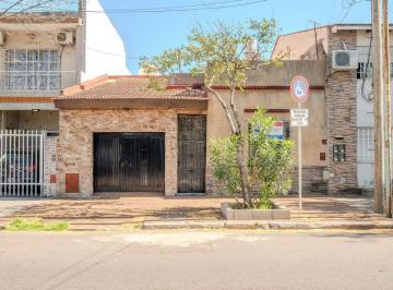 Casa · 200m² · 5 Ambientes · 1 Cochera · Venta Casa Multifamiliar 3 Amb + PH 3 Amb + Quincho