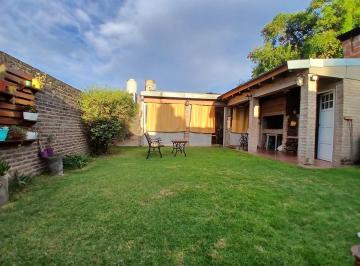 Casa · 250m² · 4 Ambientes · Venta Casa de Pasillo 3 Dorm. con Quincho y Patio
