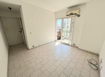 Departamento · 30m² · 2 Ambientes · Alquiler 2 Ambientes en San Telmo con Balcón Al Frente, Vista Abierta y Mucha Luz Natural