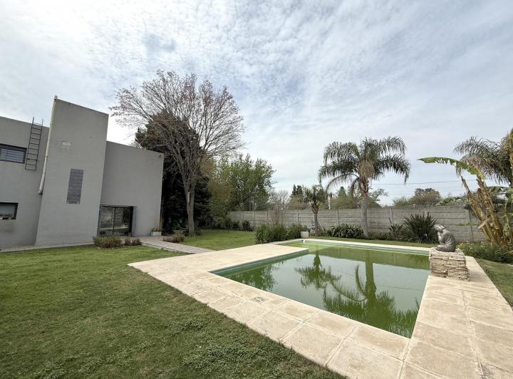 Casa · 170m² · 4 Ambientes · 2 Cocheras