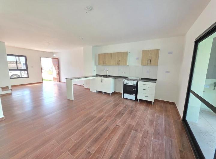 Casa · 95m² · 3 Ambientes · 1 Cochera
