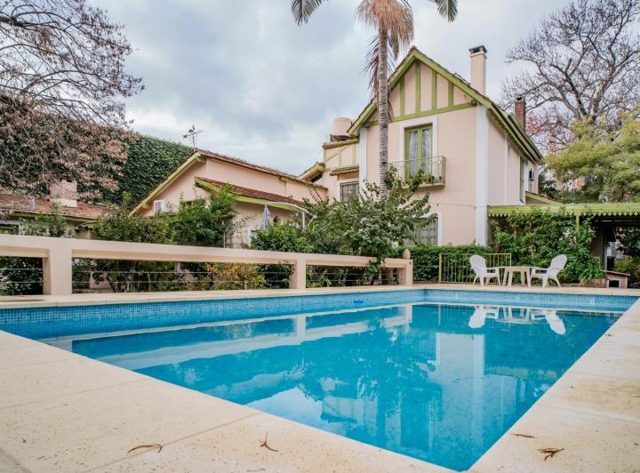 Casa · 650m² · 8 Ambientes · 2 Cocheras