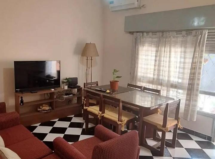 Casa · 104m² · 4 Ambientes · 2 Cocheras