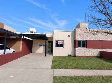 Casa · 95m² · 3 Dormitorios · 1 Cochera · Alquilo Casa 3dorm en Claros Village/claros del Bosque, Patio con Asador