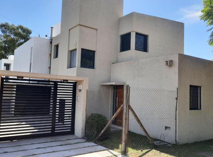 Casa · 130m² · 4 Ambientes · 1 Cochera