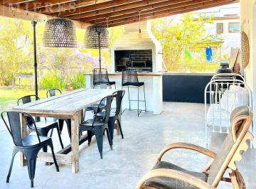 Casa · 150m² · 4 Ambientes · Alquiler de Verano en en Barrio Santa Teresa, Villanueva.
