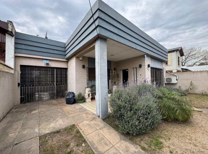 Casa · 88m² · 3 Ambientes · 3 Cocheras