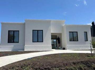 Casa · 195m² · 4 Ambientes · Casa Estilo Moderno en Sector Pradera de Casonas del Haras