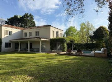 Casa · 350m² · 5 Ambientes · 2 Cocheras · Casa en San Jorge Village