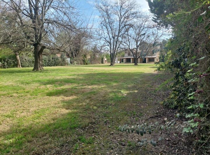 Terreno · 855m²