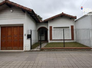 Casa · 115m² · 4 Ambientes · 1 Cochera · Casa a Refaccionar en Venta en La Plata