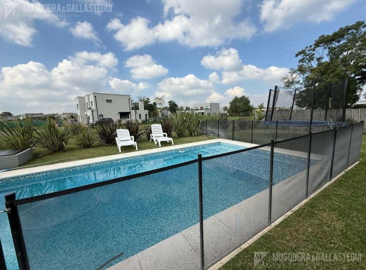 Casa · 140m² · 5 Ambientes