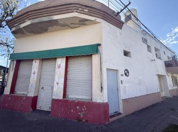 Casa · 120m² · 5 Ambientes · 1 Cochera · Casa Desarrollada en Dos Plantas con Local Comercial en Belgrano