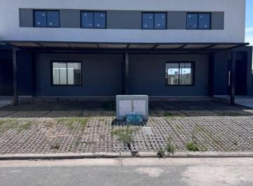 Casa · 148m² · 5 Ambientes · 2 Cocheras · Impecable Duplex Completamente Equipado 3 Dorm.