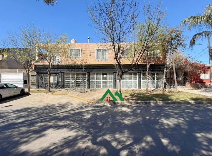 Local comercial · 230m² · 9 Ambientes · 1 Cochera